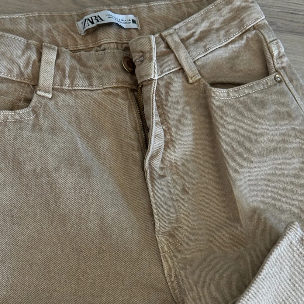 Zara Tan Straight Leg Women's Jeans - Picture 3 of 4
